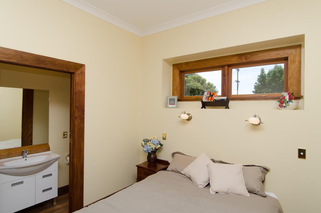 Brettons Retreat Hotel Richmond Room photo