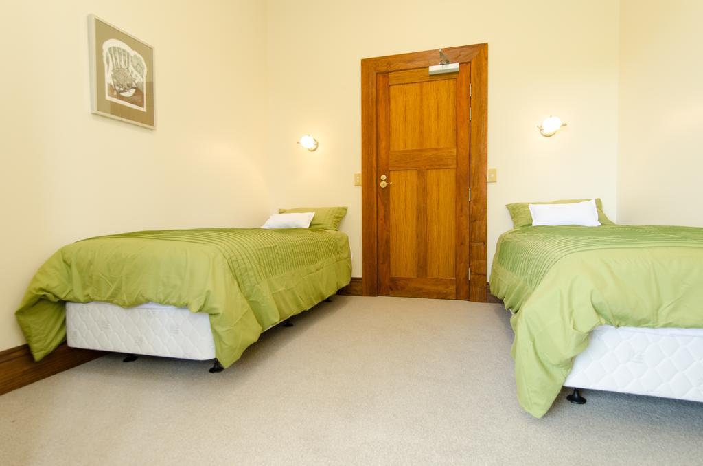 Brettons Retreat Hotel Richmond Room photo